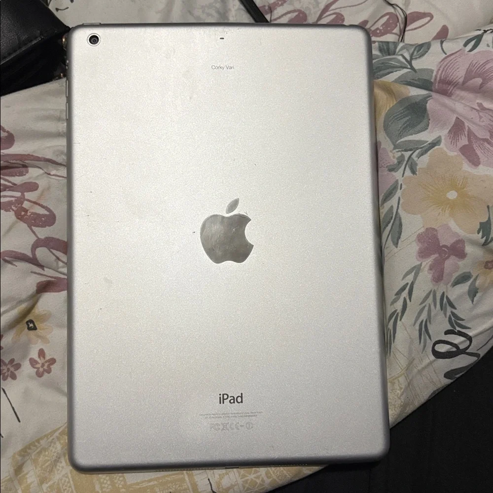 Apple iPad - Silver